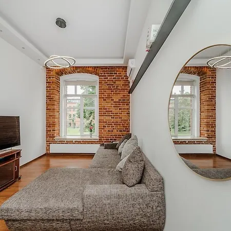 Historic Red Brick Loft Near Center Apartament