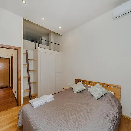 Historic Red Brick Loft Near Center *